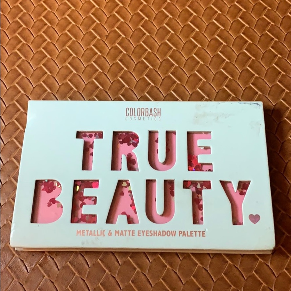 Colorbash True Beauty metallic & matte eyeshadow